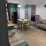 Hello Friends בית הארחה